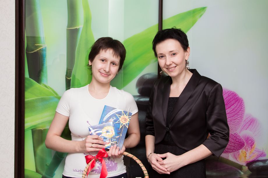 Победительница Юлия Колбасина и PR-менеджер Fabula Ольга Какшинская